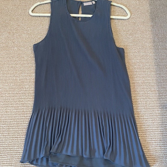Ellie Kai Tops - Ellie Kai sleeveless gray crewneck pleated top